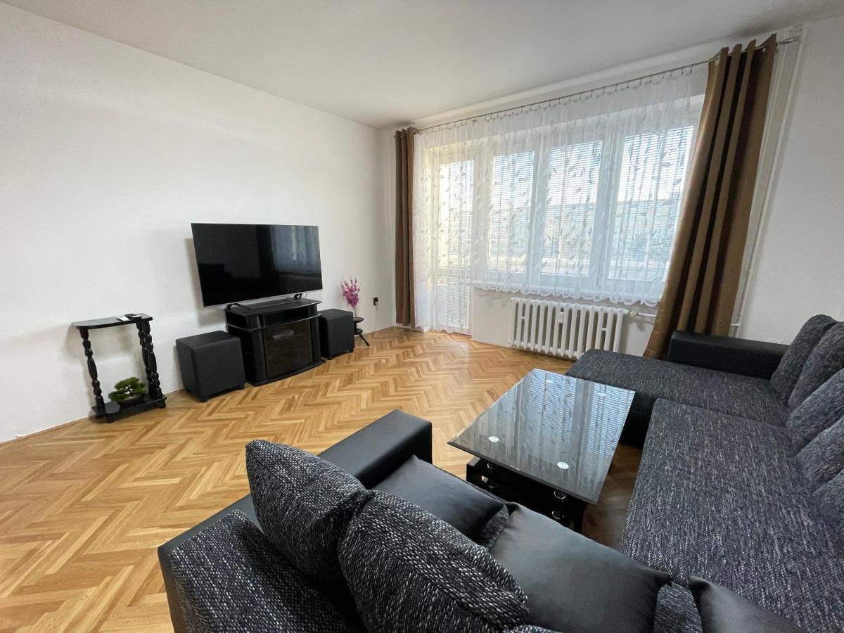 Apartman Jnj Velkomoravska Olmütz Exterior foto